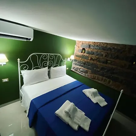 Nobilehouse 2 Couette-café 4*